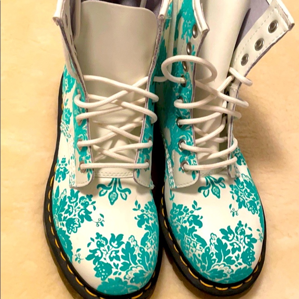 🔥🌟SUPER RARE🌟🔥Dr Martens with Teal Flocked - Picture 1 of 6